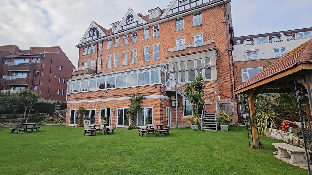 SWANAGE BEACH WALK TO GRAND HOTEL