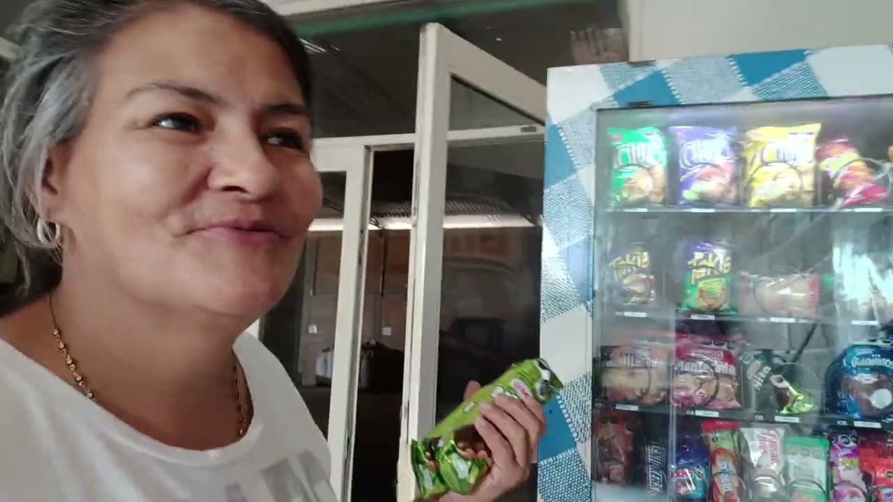 Saliendo a la maquina a comprar algo chocolatoso domingo tranquilo suscribance