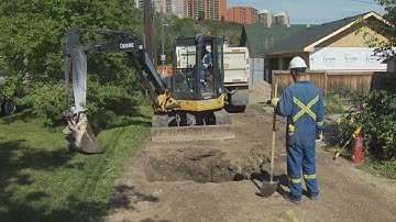 ATCO: Exposing a Natural Gas Line – Excavator