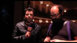 Revolucionamos la comedia... chupada de pezón incluída