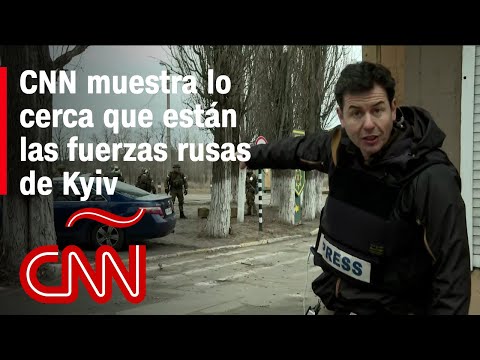 Matthew Chance de CNN atestigua cuando fuerzas rusas se toman un aeropuerto en Kyiv