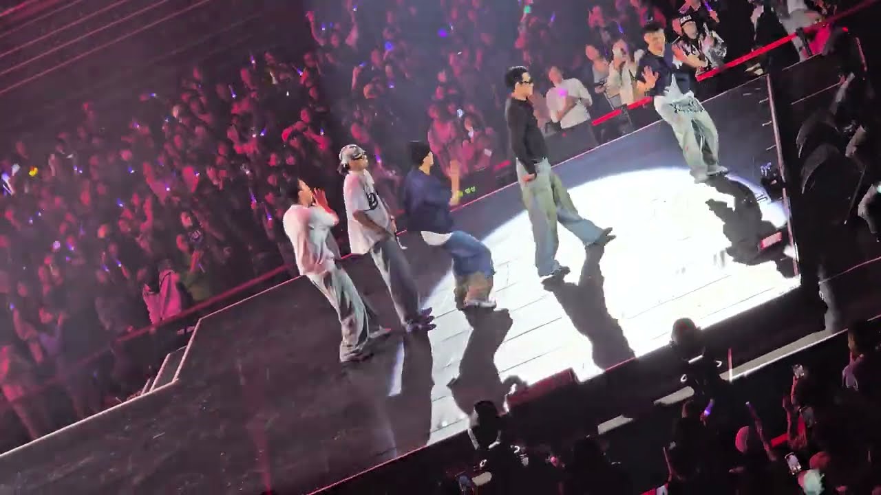 He is really the instructor who sets the mood. @Rain😆