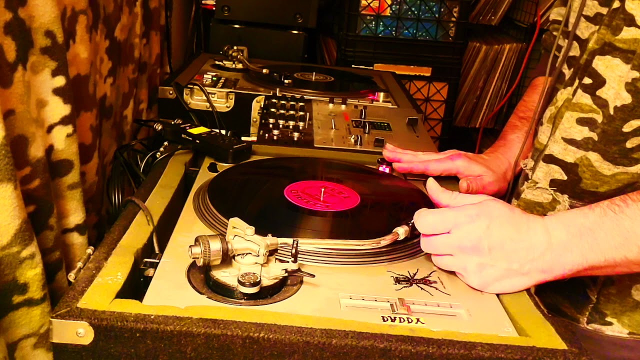 DrGiggles aka Krutoid dark electro techno breaks set Live DJ Vinyl Mix video