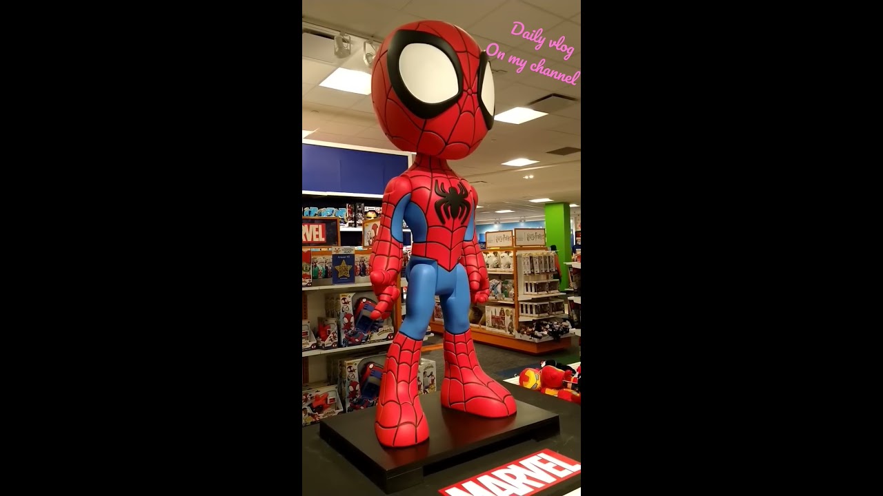 daily vlog - I found Spiderman at Toys r Us in Macy's Herald square nyc