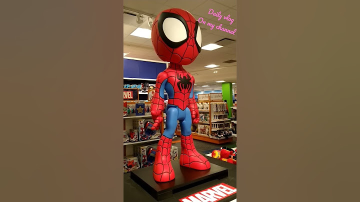 daily vlog - I found Spiderman at Toys r Us in Macy's Herald square nyc