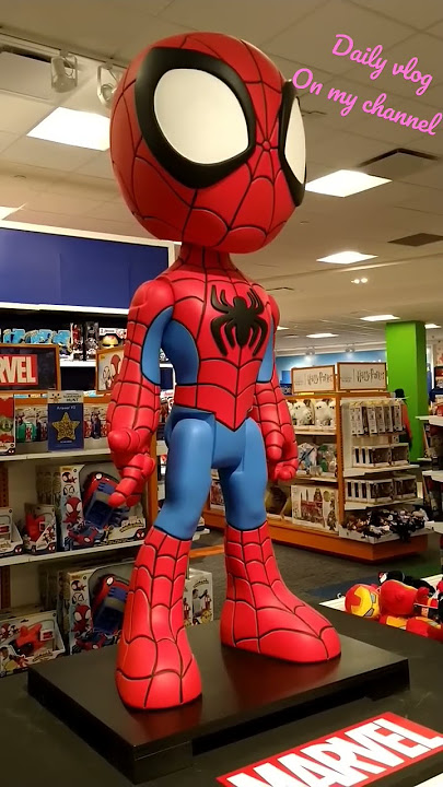 daily vlog - I found Spiderman at Toys r Us in Macy's Herald square nyc