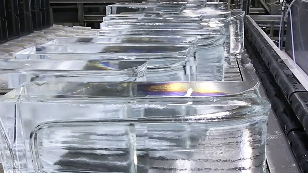 天然水の氷 青み が目印 コンビニ向け生産フル稼働 Youtube 天然水の氷 青み が目印 コンビニ向け生産フル稼働 Youtube