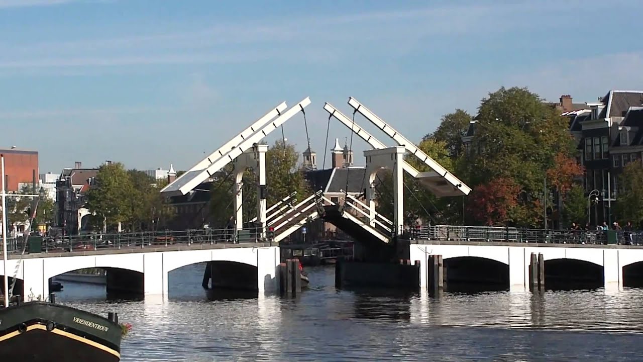 オランダ マヘレの跳ね橋 Magere Brug Youtube オランダ マヘレの跳ね橋 Magere Brug Youtube