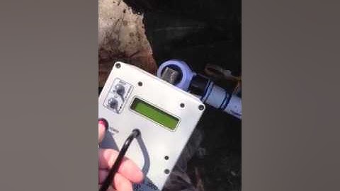 Testing the water level with a Ravensgate meter