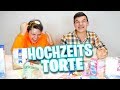 Tourette backt Hochzeitstorte