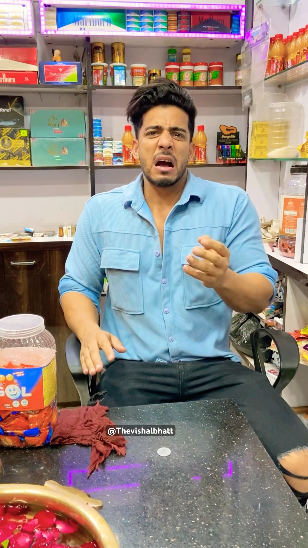 Kon hai ye log Kaha se aate hai ? | Sidhi baat no bakwas #comedy #vishalbhatt #shorts