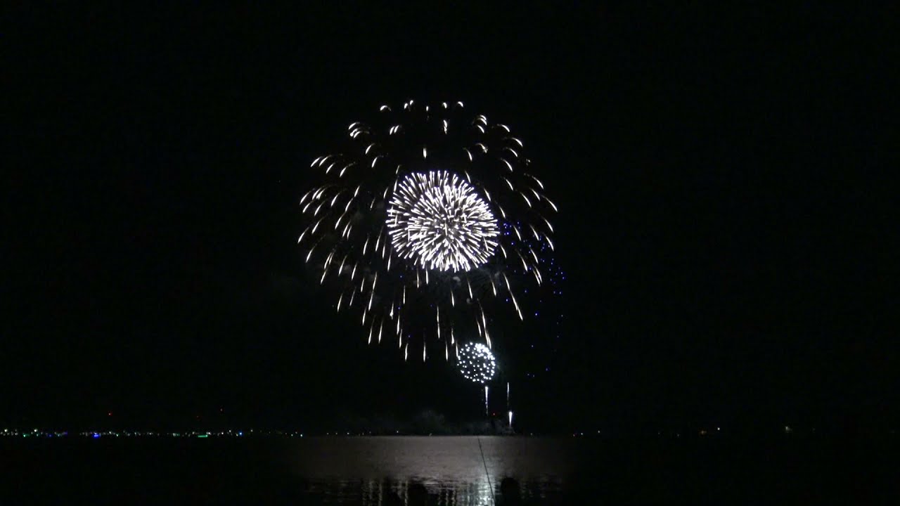 Indian Lake Fireworks from the West Bank (4K) YouTube