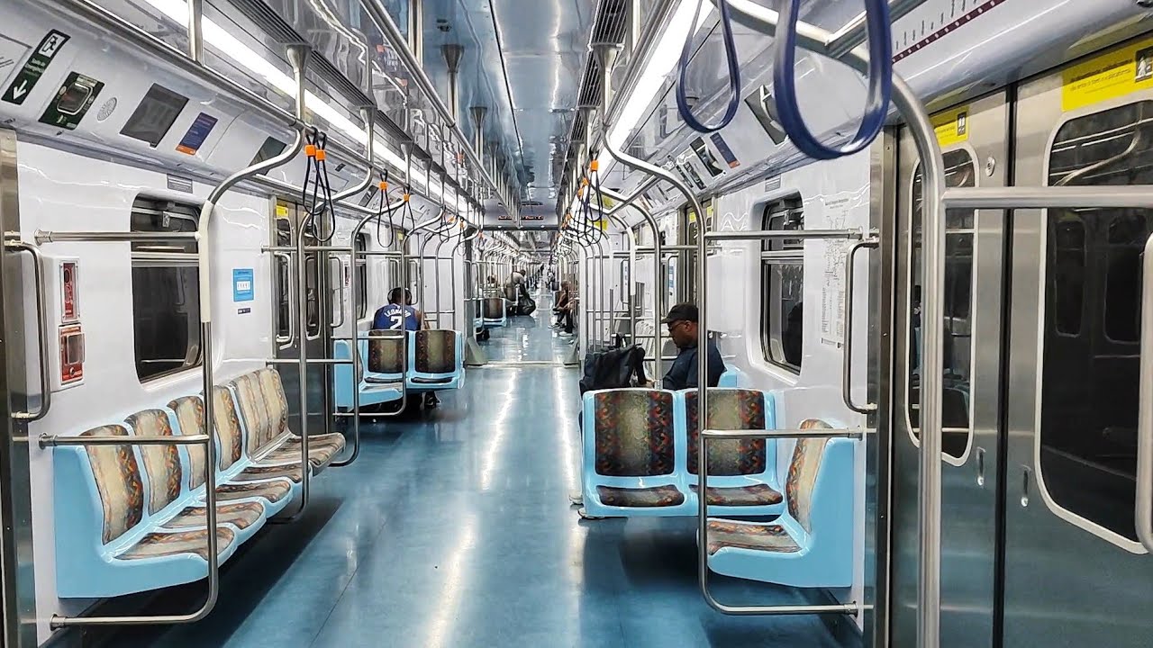 TIC Trens D712 (Série 9500) visão interna do salão.