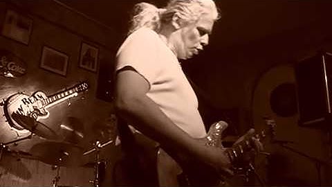 Istvan Alapi at Rock Cafe, Hajdúszoboszló, Little Wing