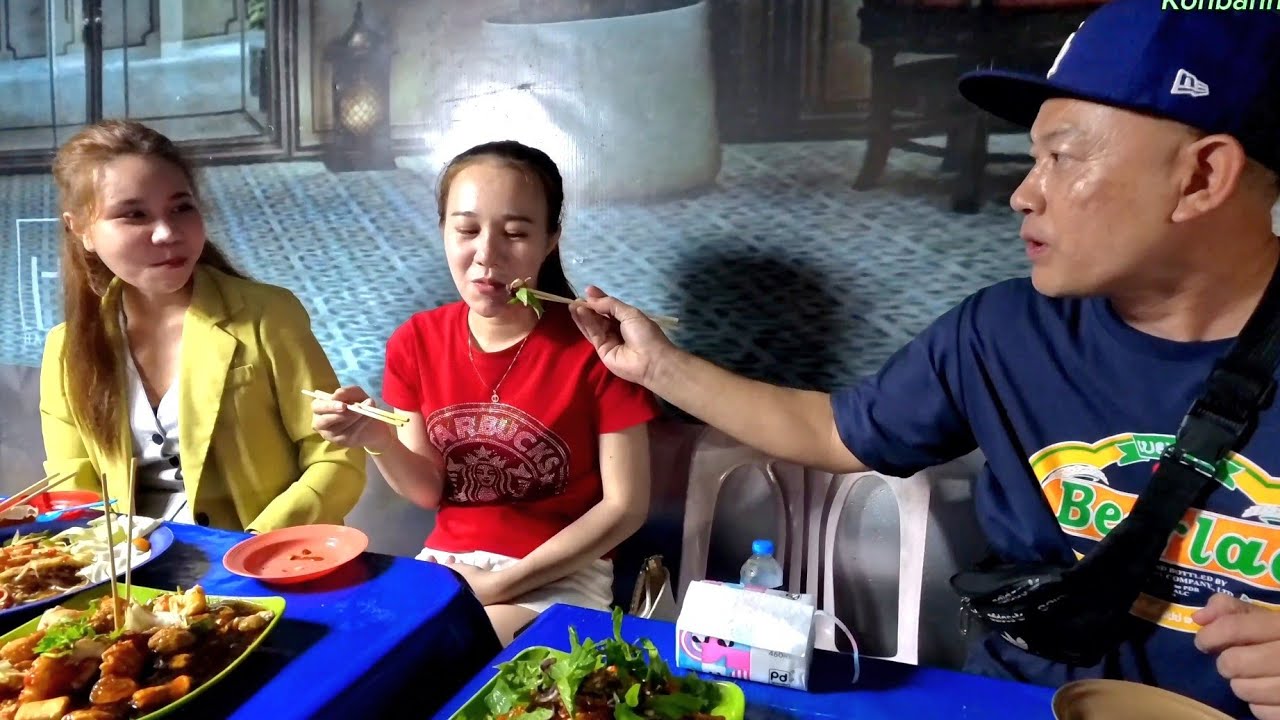 Dinner with friends, last day in Laos / go back to America / Restaurant by Mekong riverside