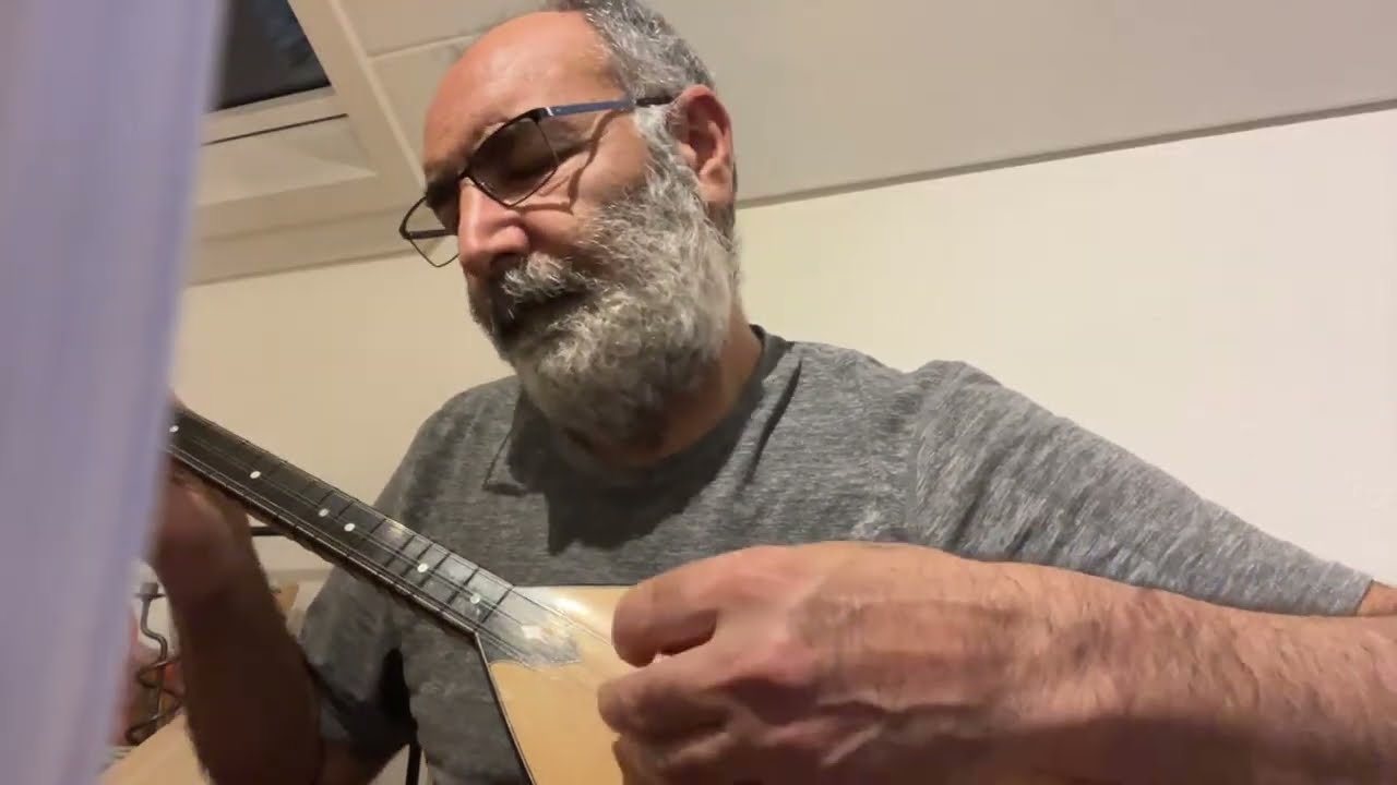 Nesini Söyleyim Canım Efendim, Koye Mori überträgt einen Livestream.