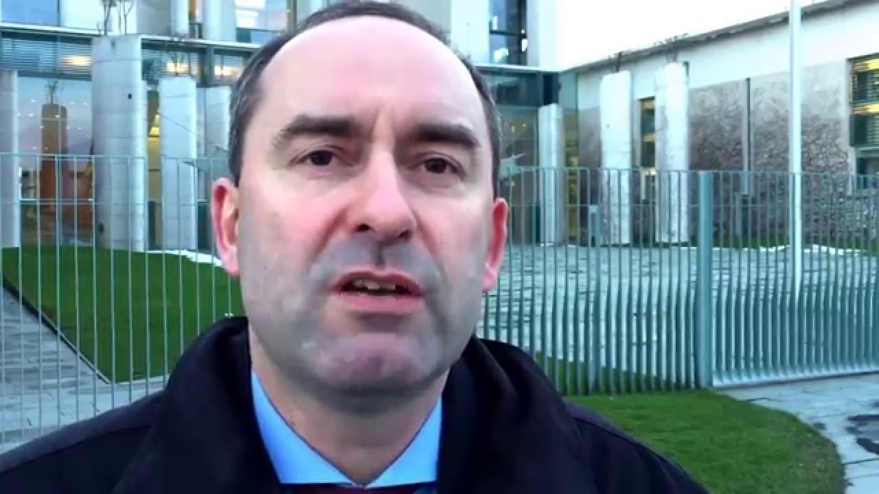 Hubert Aiwanger kritisiert Flüchtlingspolitik - YouTube