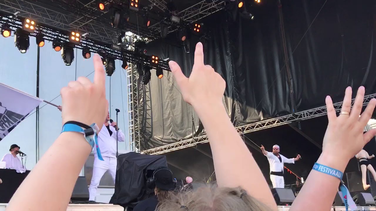 Raptori - Tosi tarttuva täytebiisi