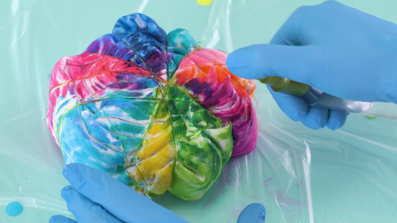 How To TieDye a Sweater Using Arteza Everblend Ultra Art Markers