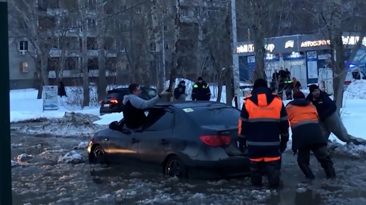 Машина ушла под воду