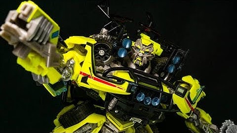 Transformers: Revenge of the Fallen Autobot Walkthrough part 4 - Shanghai Spiral Highway