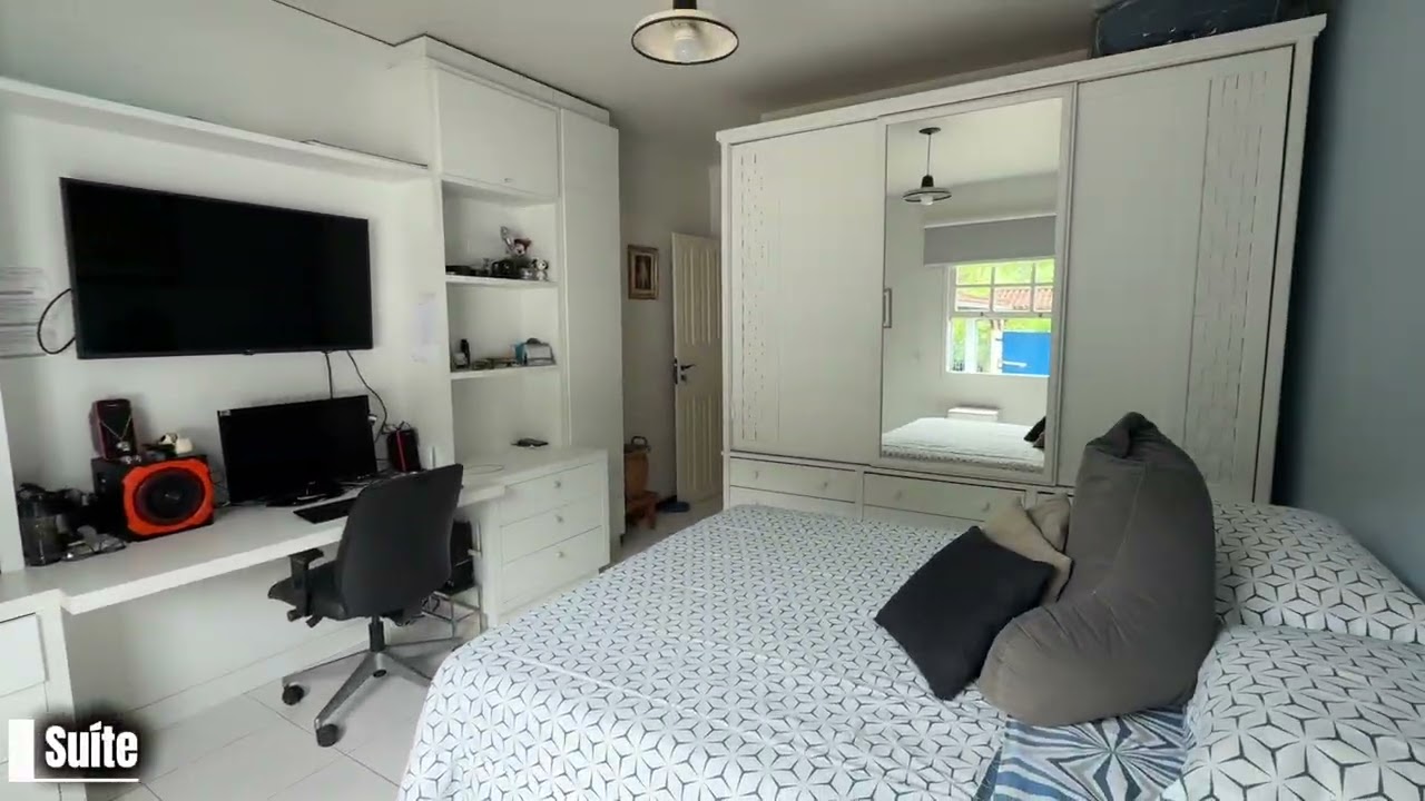 Casa a Venda de 3 Quartos (1 Suite) com Área Gourmet, Piscina e Suíte Externa Independente.