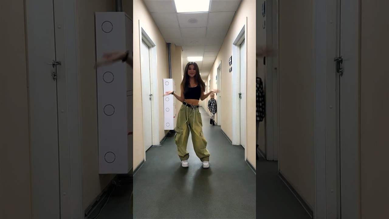 ⁣прошла бочком) #миланахаметова #лп #умка #tiktok #танцы #друзья #dance #likee #tiktokvideo