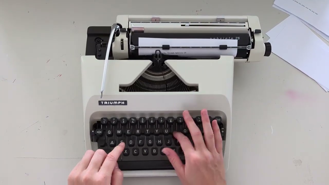 Tony's Typewriters - Triumph Gabriele 25 - YouTube