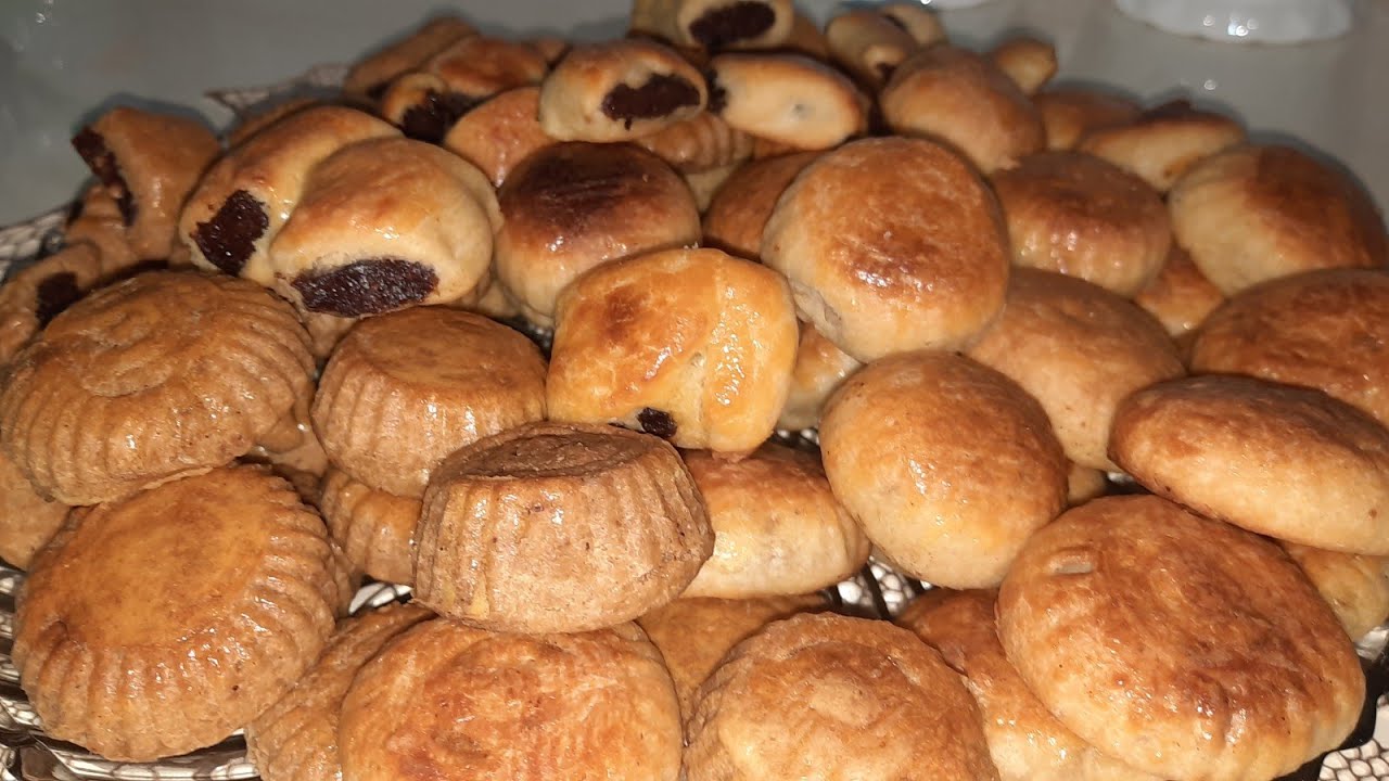 کولیچەی گوێزوخورما بە ئاردی گەنموو ئاردی سپی