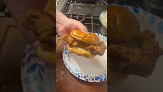 Crispy Chicken Sandwich w/ Garlic Mayo