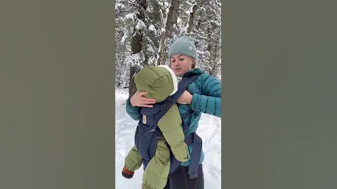 How To Breastfeed Baby on Winter Hike #winterhiking #hikingwithkids #momlife #breastfeeding #newmom - DayDayNews