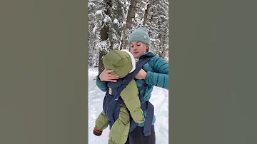 How To Breastfeed Baby On Winter Hike Winterhiking Hikingwithkids Momlife Breastfeeding Newmom 