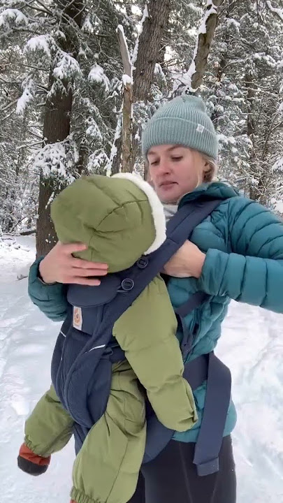 How To Breastfeed Baby on Winter Hike #winterhiking #hikingwithkids #momlife #breastfeeding #newmom