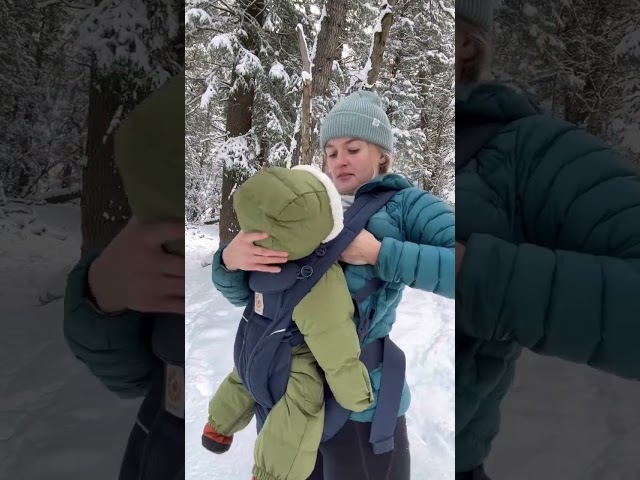 How To Breastfeed Baby on Winter Hike #winterhiking #hikingwithkids #momlife #breastfeeding #newmom class=