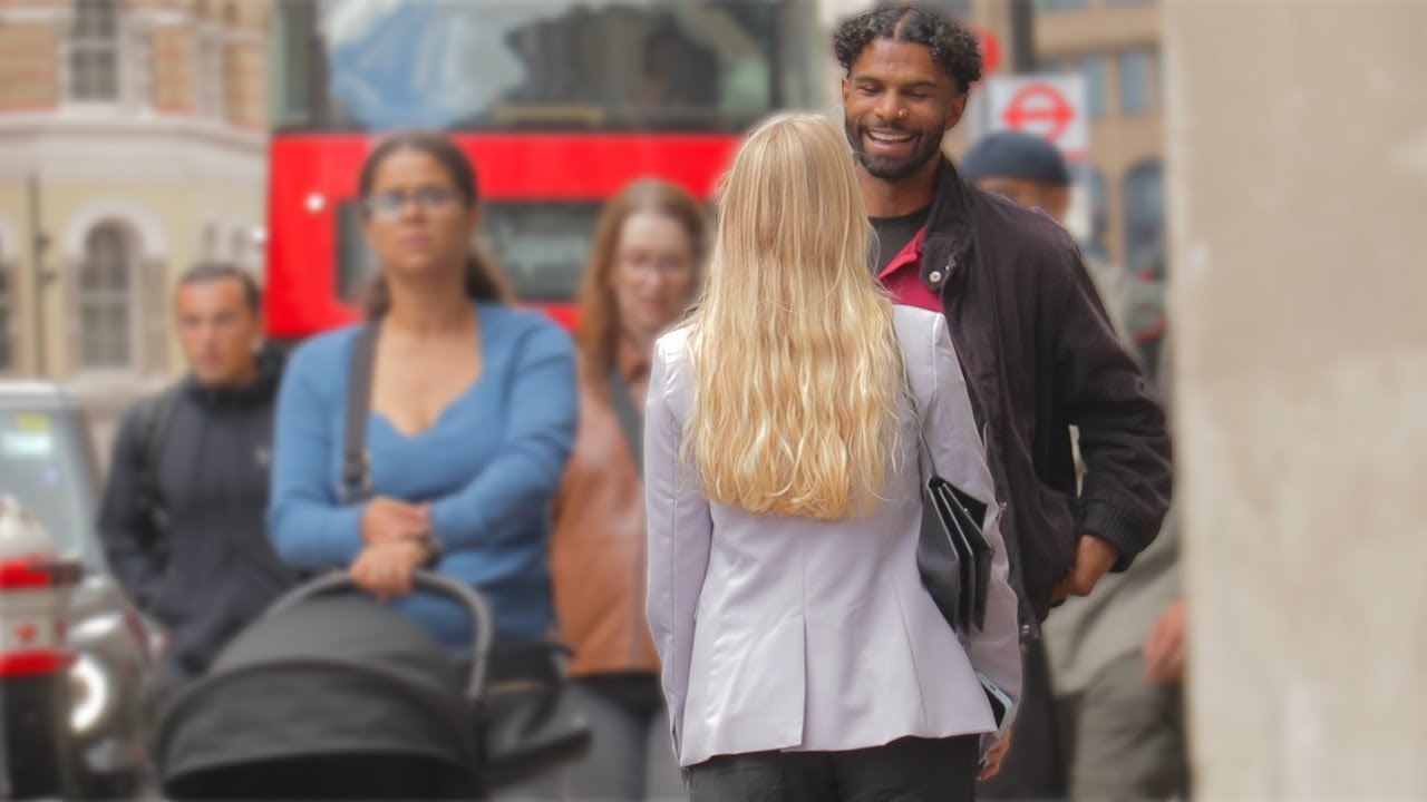 ИНТРОВЕРТ знакомится с англичанкой в ​​Лондоне (через 2 минуты)