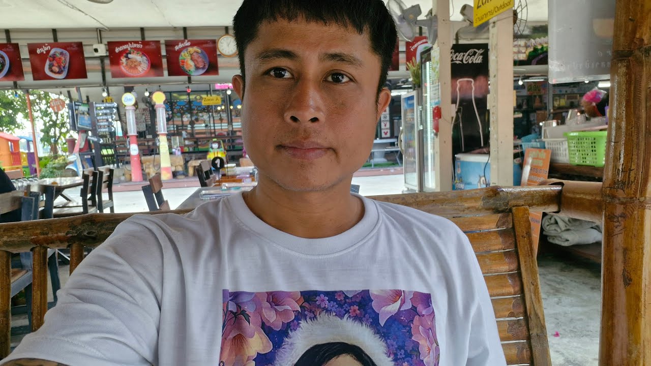 ผีเสื้อ ฟิล์ม กำลังถ่ายทอดสด! กินข้าวมื้อเที่ยงครับ วัฒน์ คาเฟ่ อ.อู่ทอง จ.สุพรรณบุรี