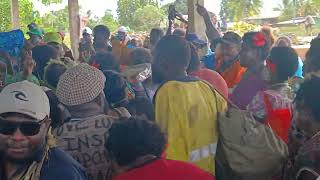 Kastom Blo Baim Meri, Haku, Buka