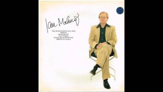 Jan Malmsjö - Hela världen behöver ha en sång