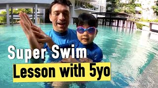 5yo learning to SWIM 🌞 Teach swimming to kids - Confidence - Relax - Fun