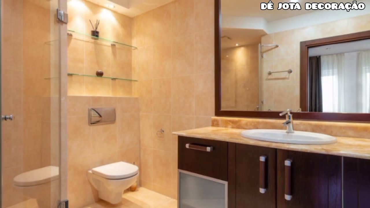 modelo de banheiro bege decorado com espelho quadrado grande Imagens decoração Fotos para decorar