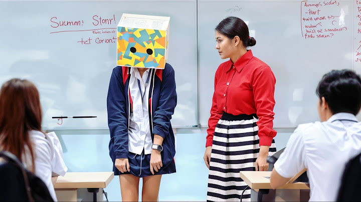 Elle Pense Qu'elle Est Laide, Alors Cache Son Visage À L'école