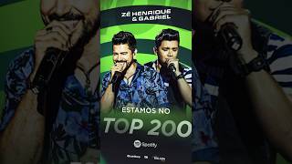 VOLTAMOS e voltamos com tudo no #TOP200 do @spotifybrasil 💚 #zehenriqueegabriel #umlouco #spotify