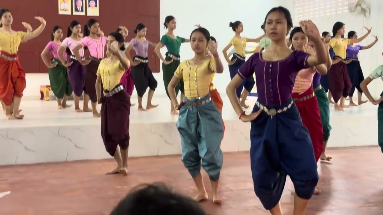 របាំបួងសួងការហាត់របាំបូរាណខ្មែរ