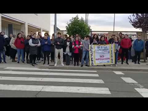 Vídeo: Familias del colegio de Murchante se concentran contra la jornada partida