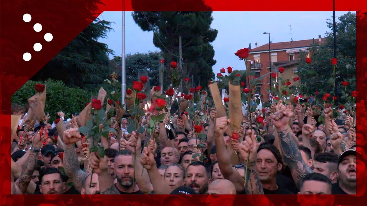 Addio a Silvio Berlusconi, l'omaggio degli ultras del Milan ad Arcore