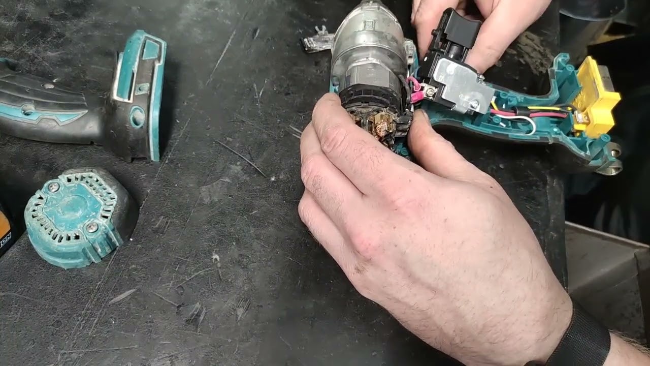 Makita DTD152 uszkodzony włącznik.