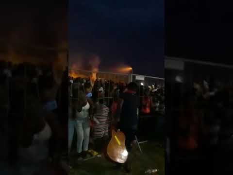 UNJOKO ehlanyisa izihlwele ku Toongat Beach fastival