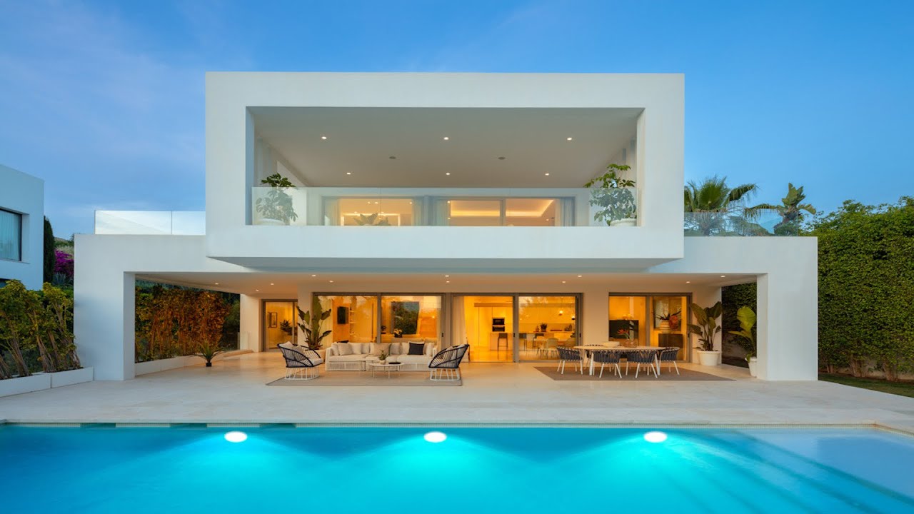 Modern Luxury Villa in a Gated Community in Marbella, €3.595.000 Marbella Hills Homes Real Estate