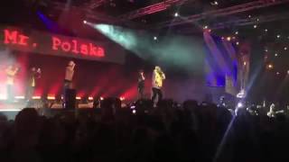 Ronnie Flex Gooit Terug Met Bier Beelden