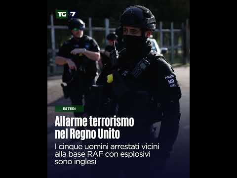 Video Allarme terrorismo nel Regno Unito I cinque uomini arrestati vicini alla base RAF sono inglesi